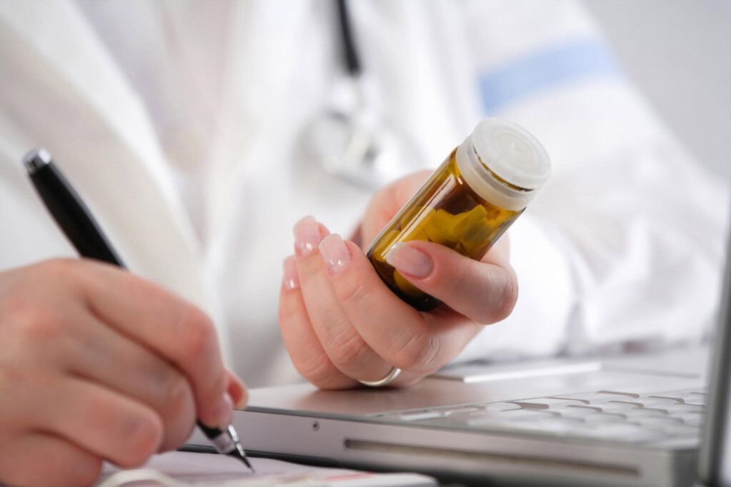 For the treatment of osteochondrosis, taking various medications is indicated.